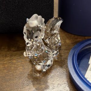 🦨Swarovski Crystal Disney Flower Skunk
